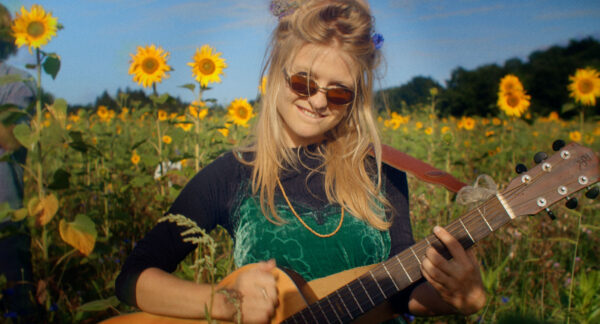 210923_Let’s Really Live_Graded_Master_GRAIN.00_01_17_12.Standbild018