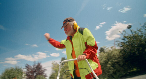 210923_Let’s Really Live_Graded_Master_GRAIN.00_01_49_18.Standbild023