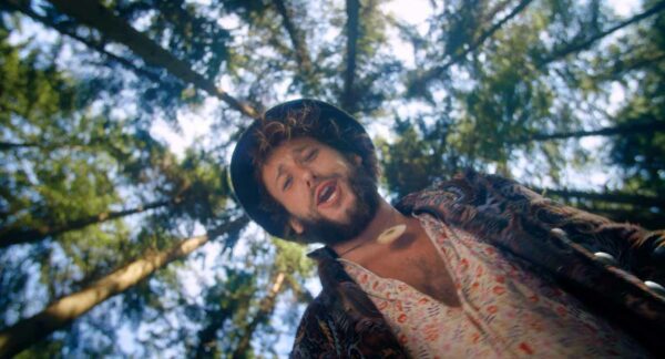 210923_Let’s Really Live_Graded_Master_GRAIN.00_02_31_06.Standbild032