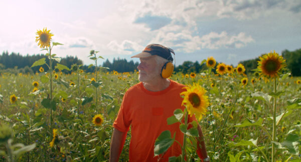 210923_Let’s Really Live_Graded_Master_GRAIN.00_03_15_24.Standbild039