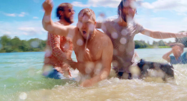 210923_Let’s Really Live_Graded_Master_GRAIN.00_04_08_15.Standbild048